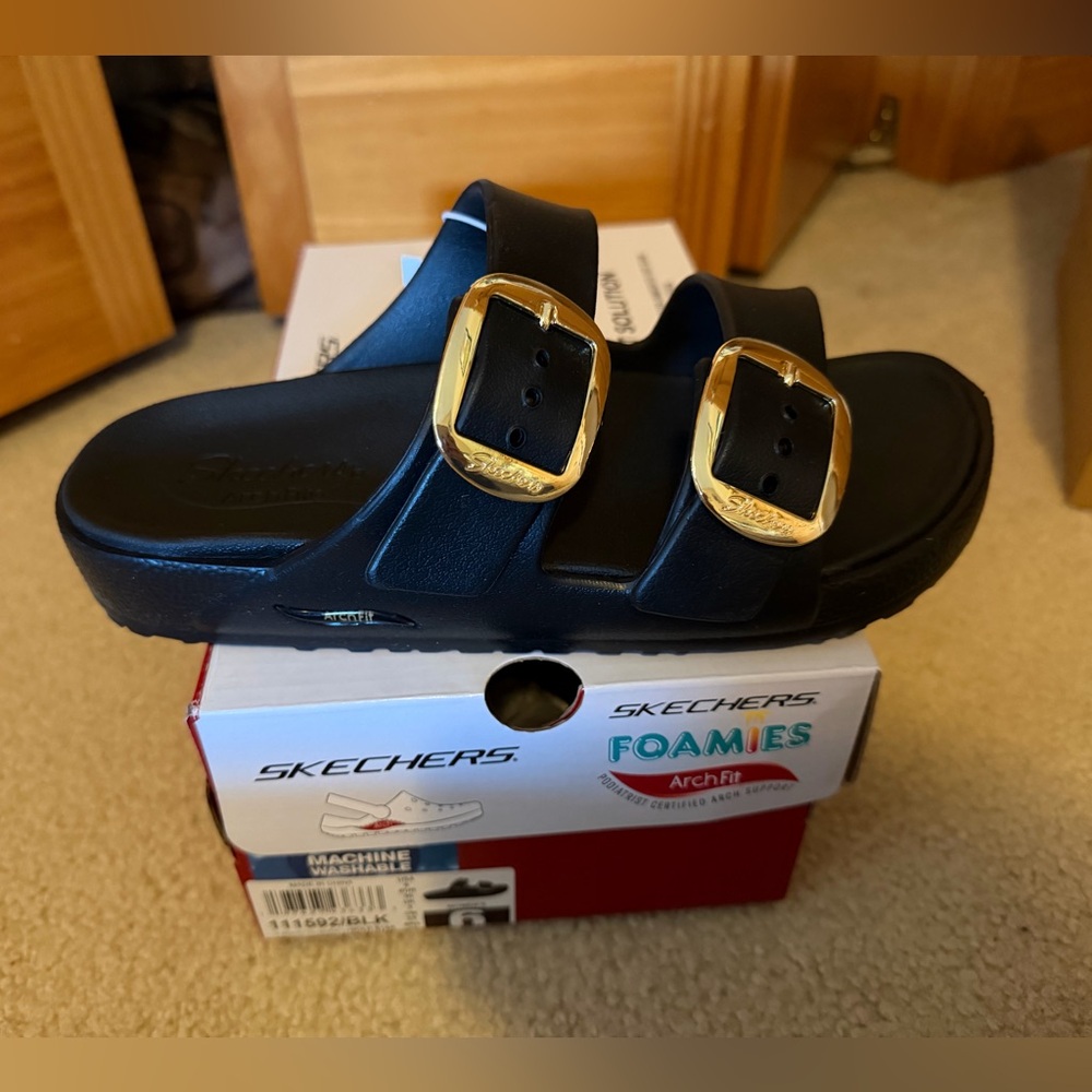 NIB Skechers Foamies Arch Fit Cali Breeze Sandals Black & Gold  Women’s Size 6